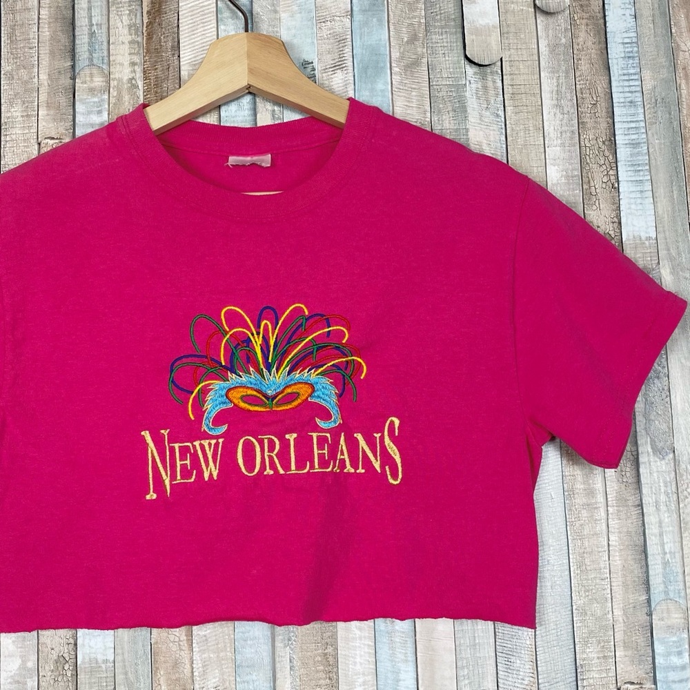Vintage S Bright Pink 90s Y2K Embroidered New Orleans‎ Crop Top Tee Mardi Gras